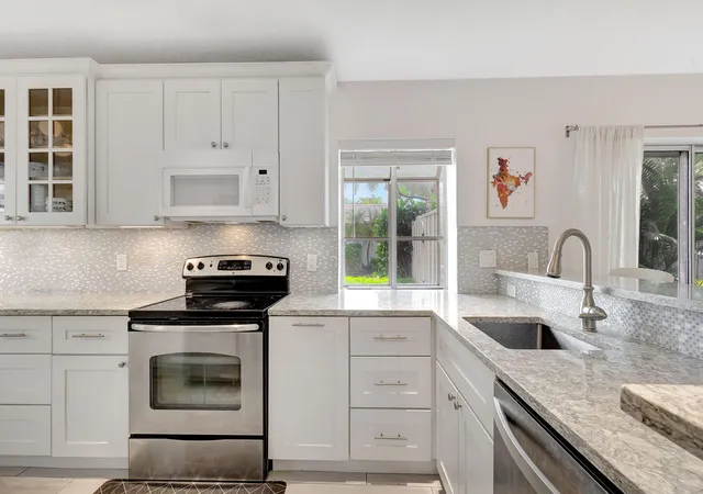 Photo 4 of Single family home for sale at 15 Admirals Ct, Palm Beach Gardens, FL 33418 | MLS# R11124849 | Listing updated on 2026-09-15