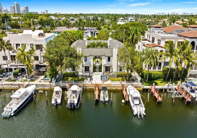 Photo 2 of Condo for sale at 1524 Se 12th Street #5, Fort Lauderdale, FL 33316 | MLS# F10527038 | Listing updated on 2026-09-23