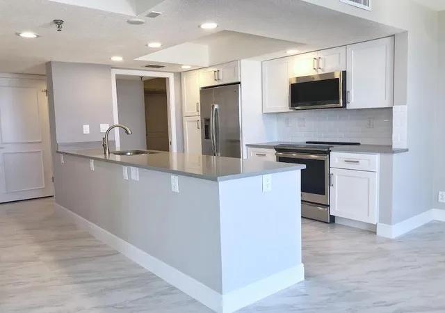 Photo 3 of Condo for sale at 115 Lakeshore Dr #746, North Palm Beach, FL 33408 | MLS# R11127174 | Listing updated on 2026-09-15
