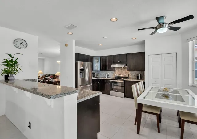 Photo 3 of Single family home for sale at 4032 Pinewood Ln, Weston, FL 33331 | MLS# F10529208 | Listing updated on 2026-09-14