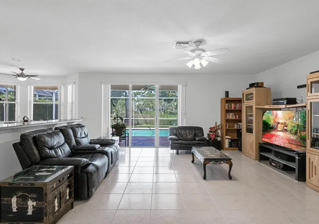 Photo 4 of Single family home for sale at 4032 Pinewood Ln, Weston, FL 33331 | MLS# F10529208 | Listing updated on 2026-09-14