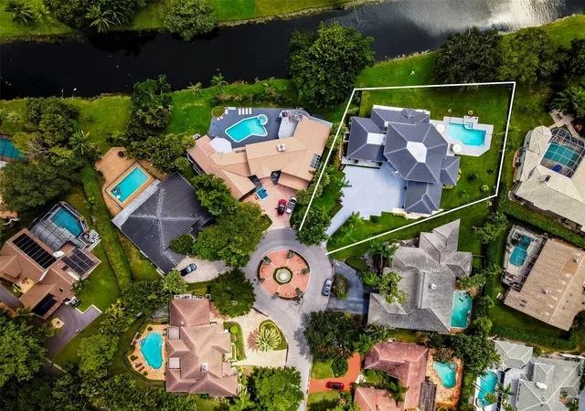 Photo 1 of Mansion for sale at 10038 Vestal Pl, Coral Springs, FL 33071 | MLS# F10524920 | Listing updated on 2026-09-14