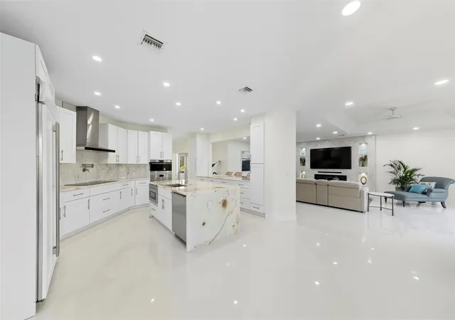Photo 2 of Mansion for sale at 10038 Vestal Pl, Coral Springs, FL 33071 | MLS# F10524920 | Listing updated on 2026-09-14