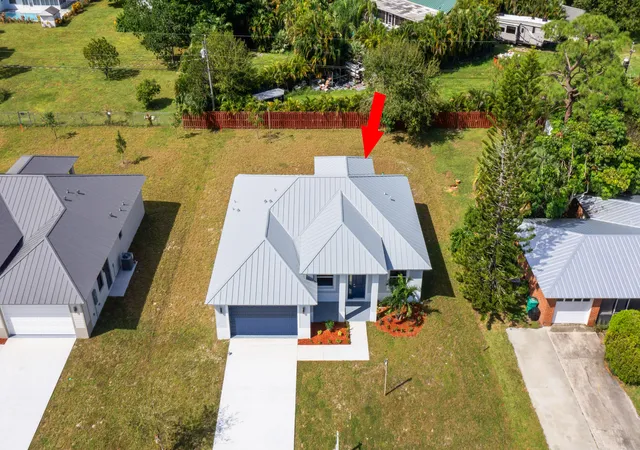Photo 2 of Single family home for sale at 4709 Seagrape Dr, Fort Pierce, FL | MLS# R11130369 | Listing updated on 2026-10-07