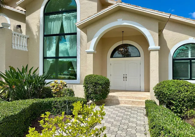 Photo 3 of Single family home for sale at 2022 Sunderland Ave, Wellington, FL 33414 | MLS# R11131281 | Listing updated on 2026-10-06