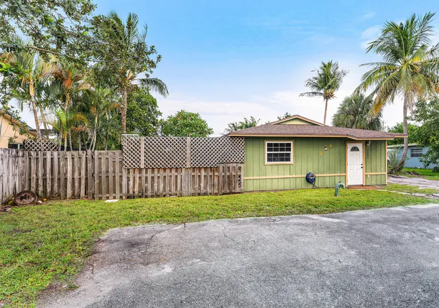 Photo 3 of Multi family home for sale at 2907 Apalachee Rd, West Palm Beach, FL 33406 | MLS# R11130150 | Listing updated on 2026-09-14