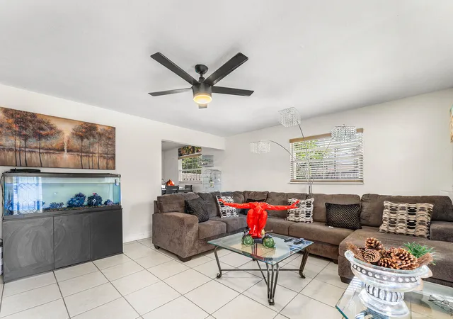 Photo 3 of House for sale at 2907 Apalachee Rd, West Palm Beach, FL 33406 | MLS# R11130150 | Listing updated on 2026-09-14