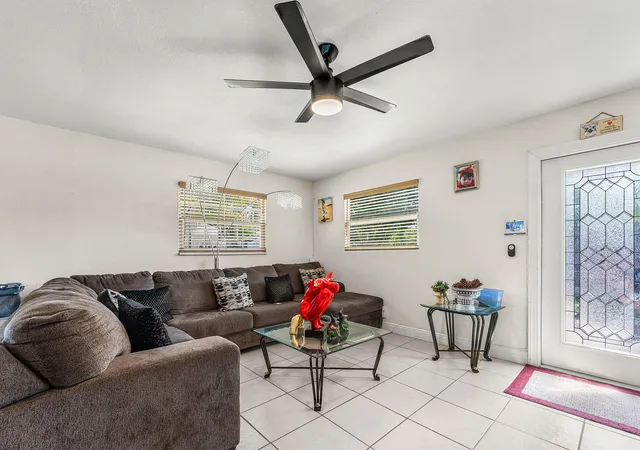 Photo 4 of House for sale at 2907 Apalachee Rd, West Palm Beach, FL 33406 | MLS# R11130150 | Listing updated on 2026-09-14