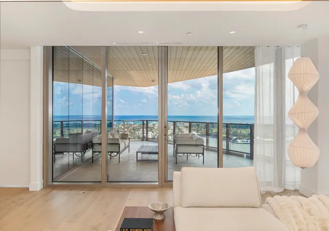 Photo 3 of Sale Pending at 1333 S Flagler Dr #2202, West Palm Beach, FL 33401 | MLS# R11133129 | Listing updated on 2026-09-13