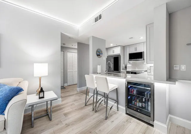 Listing Photo 4 - Condo for sale in building located at 255 Evernia St, West Palm Beach, FL 33401 - Unit #1115