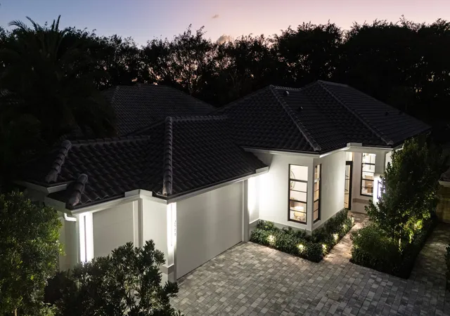 Photo 3 of Single family home for sale at 2579 Players Ct, Wellington, FL 33414 | MLS# R11137527 | Listing updated on 2026-10-05