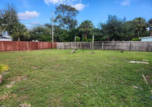 Photo 2 of Single family home for sale at 531 Date Palm Dr, West Palm Beach, FL 33403 | MLS# R11138327 | Listing updated on 2026-09-23