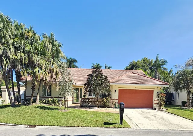 Photo 4 of Single family home for sale at 4377 NW 88th Terrace, Coral Springs, FL 33065 | MLS# R11138549 | Listing updated on 2026-09-13