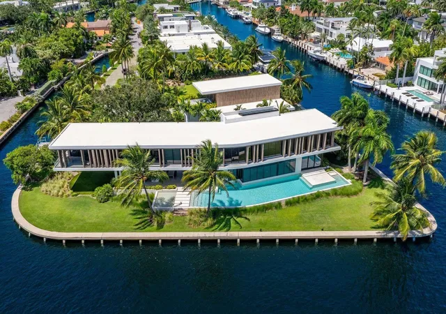 Photo 3 of Mansion for sale at 516 Mola Ave, Fort Lauderdale, FL 33301 | MLS# F10535487 | Listing updated on 2026-09-16