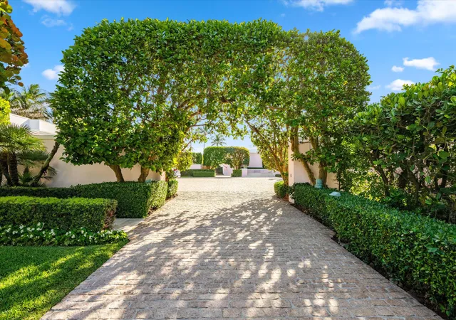 Photo 3 of Mansion for sale at 911 N Ocean Blvd, Palm Beach, FL 33480 | MLS# R11138784 | Listing updated on 2026-09-30