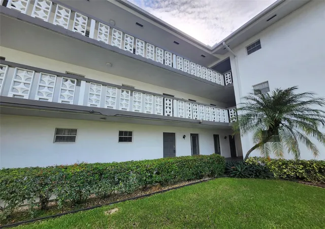 Photo 2 of Condo for sale at 1201 Hillcrest Ct #105, Hollywood, FL 33021 | MLS# F10535794 | Listing updated on 2026-09-28