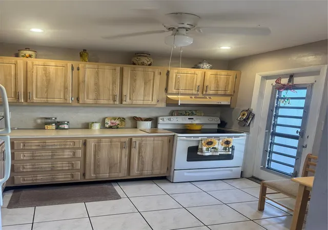Photo 2 of Condo for sale at 3940 Nw 42 Avenue #315, Lauderdale Lakes, FL 33319 | MLS# F10535885 | Listing updated on 2026-09-13