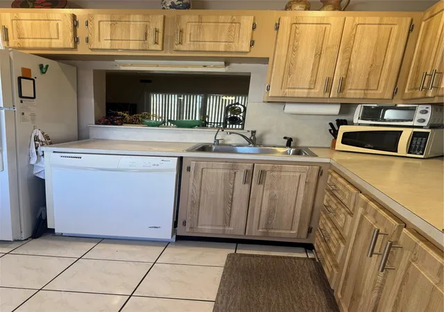 Photo 3 of Condo for sale at 3940 Nw 42 Avenue #315, Lauderdale Lakes, FL 33319 | MLS# F10535885 | Listing updated on 2026-09-13
