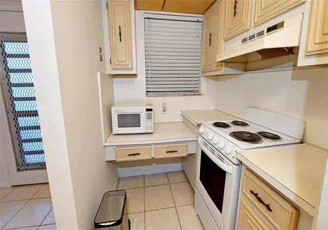 Photo 3 of Condo for sale at 367 S Federal Hwy #B105, Deerfield Beach, FL 33441 | MLS# F10531325 | Listing updated on 2026-09-16