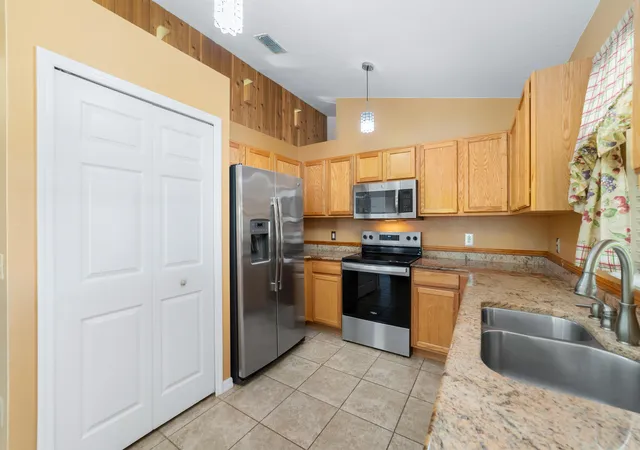 Photo 4 of Single family home for sale at 1165 SE 40th Avenue, Okeechobee, FL 34974 | MLS# R11135579 | Listing updated on 2026-09-14