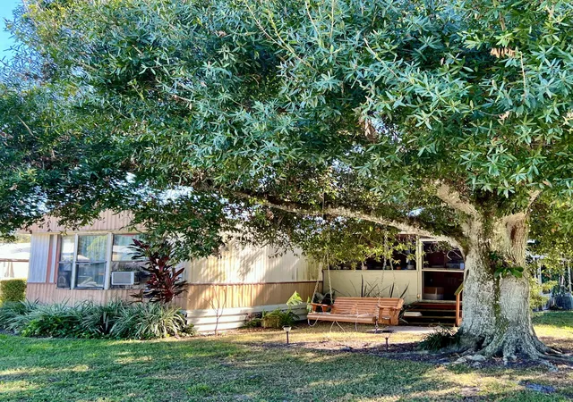 Photo 1 of Manufactured home for sale at 3438 Se 27th St, Okeechobee, FL 34974 | MLS# F10536804 | Listing updated on 2026-09-14