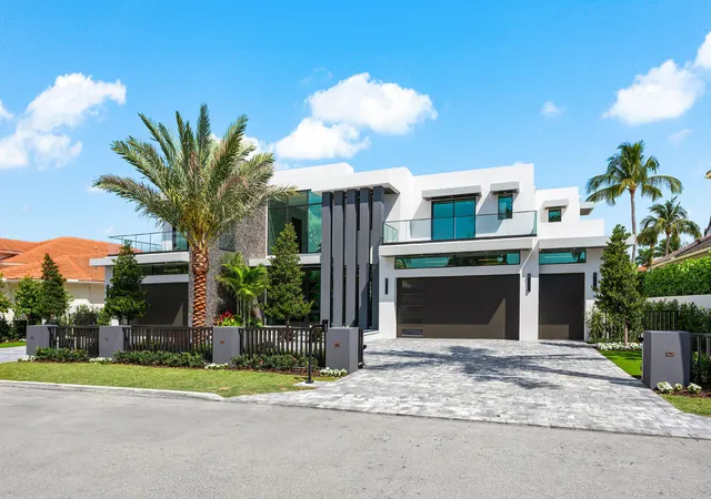 Photo 3 of Single family home for sale at 169 W Coconut Palm Rd, Boca Raton, FL 33432 | MLS# R11140783 | Listing updated on 2026-10-07