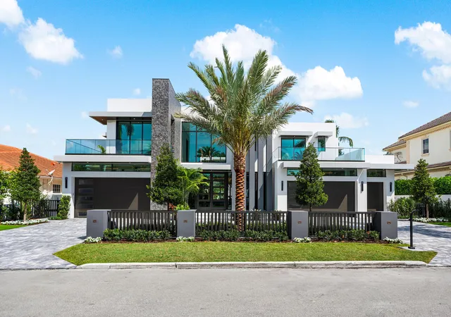 Photo 4 of Single family home for sale at 169 W Coconut Palm Rd, Boca Raton, FL 33432 | MLS# R11140783 | Listing updated on 2026-10-07