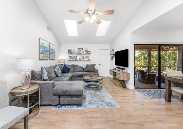 Photo 3 of House for sale at 6194 Brandon St, West Palm Beach, FL 33418 | MLS# R11141457 | Listing updated on 2026-09-14