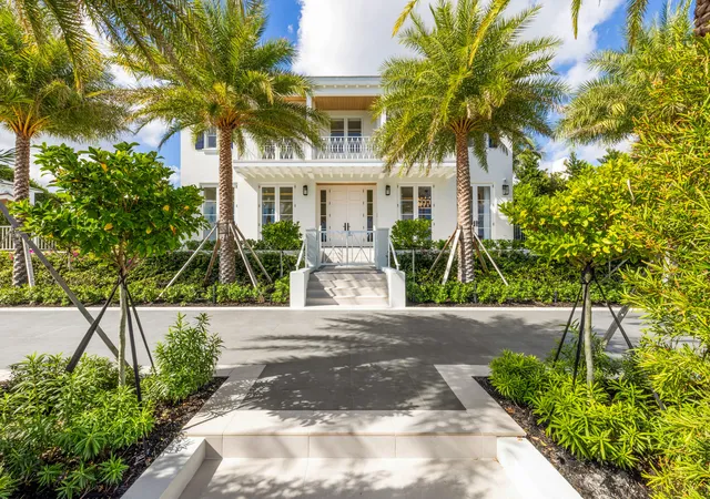 Photo 1 of Mansion for sale at 2415 S Flagler Dr, West Palm Beach, FL 33401 | MLS# R11142027 | Listing updated on 2026-09-23