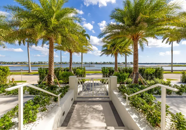 Photo 3 of Mansion for sale at 2415 S Flagler Dr, West Palm Beach, FL 33401 | MLS# R11142027 | Listing updated on 2026-09-23