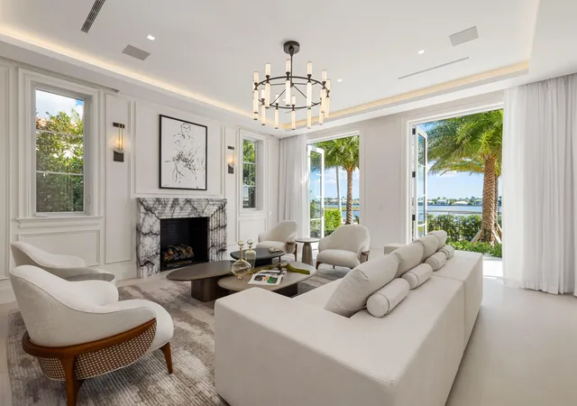 Photo 3 of Single family home for sale at 2415 S Flagler Dr, West Palm Beach, FL 33401 | MLS# R11142027 | Listing updated on 2026-09-23