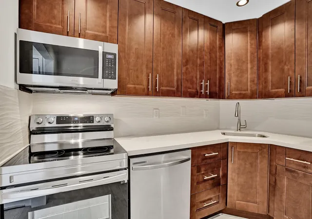 Photo 2 of Condo for sale at 3115 Oakland Shrs Dr #E109, Oakland Park, FL 33309 | MLS# F10537856 | Listing updated on 2026-09-28