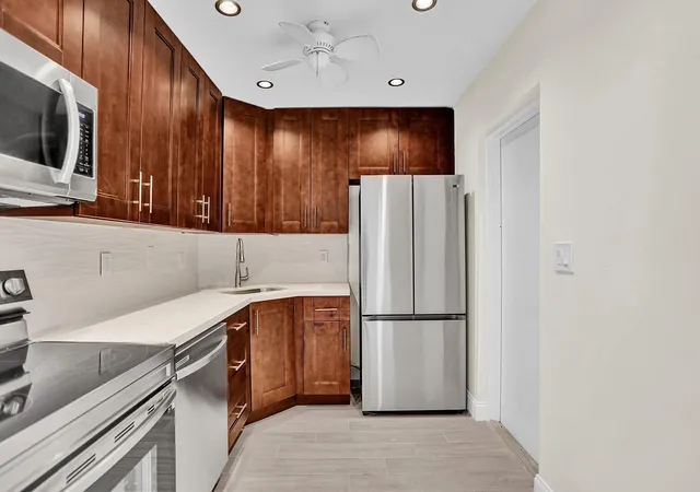 Photo 3 of Condo for sale at 3115 Oakland Shrs Dr #E109, Oakland Park, FL 33309 | MLS# F10537856 | Listing updated on 2026-09-28