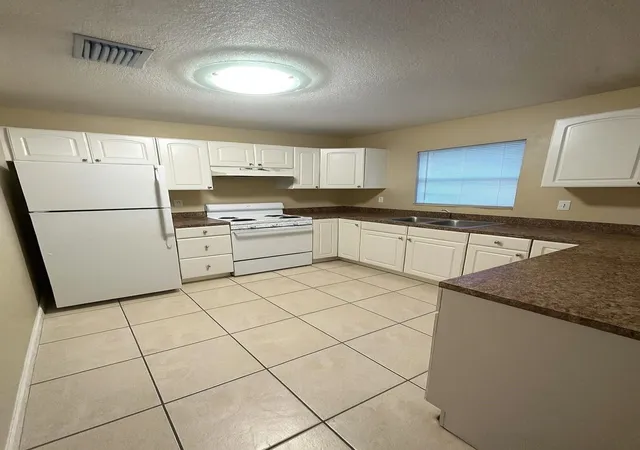 Photo 4 of Sale Pending at 734 NW 13th Terrace, Fort Lauderdale, FL 33311 | MLS# F10537999 | Listing updated on 2026-09-13