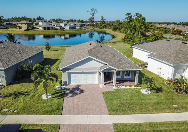 Photo 3 of Single family home for sale at 4198 Keeson Cir, Vero Beach, FL 32967 | MLS# R11142984 | Listing updated on 2026-10-05