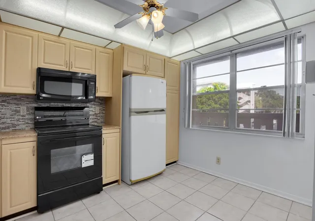 Photo 4 of Condo for sale at 2006 Granada Dr #N2, Coconut Creek, FL 33066 | MLS# F10538311 | Listing updated on 2026-09-23