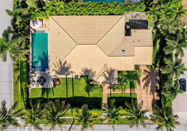 Photo 2 of Single family home for sale at 359 Poinciana Dr, Fort Lauderdale, FL 33301 | MLS# F10539792 | Listing updated on 2026-09-16
