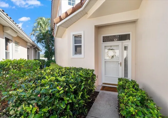 Photo 3 of Single family home for sale at 1725 Victoria Cir, Vero Beach, FL 32967 | MLS# F10539830 | Listing updated on 2026-09-30