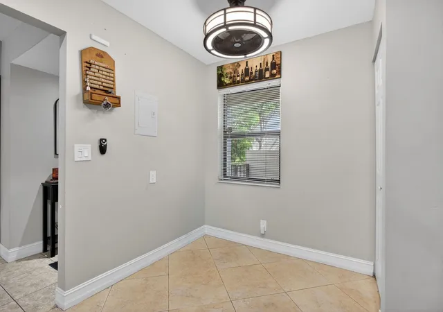 Listing Photo 4 - Condo for sale in building located at 4400 Nw 20Th St, Coconut Creek, FL 33066 - Unit #454