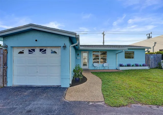 Photo 2 of Single family home for sale at 4221 Ne 13th Avenue, Oakland Park, FL 33334 | MLS# F10540367 | Listing updated on 2026-09-23