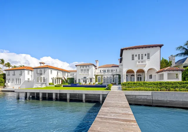 Photo 2 of Mansion for sale at 800 S County Rd, Palm Beach, FL 33480 | MLS# R11148150 | Listing updated on 2026-09-23