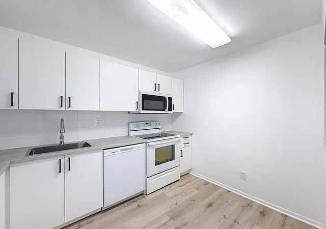 Listing Photo 4 - Condo for sale in building located at 961 Nw 45Th St, Deerfield Beach, FL 33064 - Unit #3