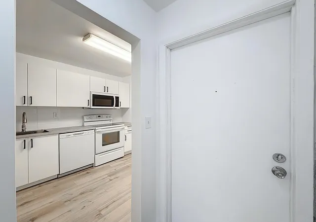 Listing Photo 5 - Condo for sale in building located at 961 Nw 45Th St, Deerfield Beach, FL 33064 - Unit #3