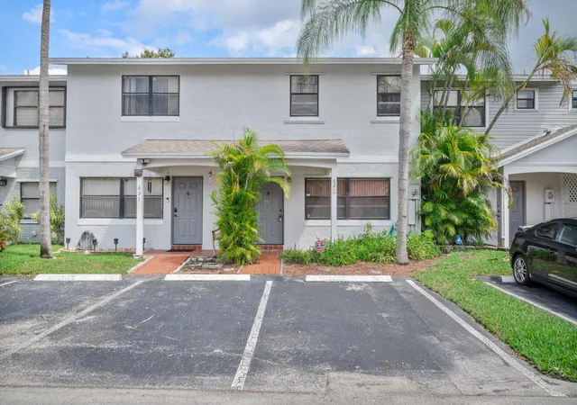 Photo 2 of Sale Pending at 621 Nw 105th Way, Pembroke Pines, FL 33026 | MLS# F10541796 | Listing updated on 2026-09-14