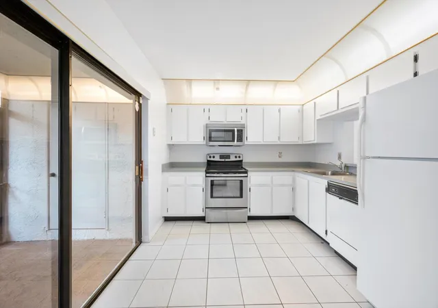 Photo 3 of Sale Pending at 621 Nw 105th Way, Pembroke Pines, FL 33026 | MLS# F10541796 | Listing updated on 2026-09-14