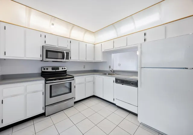 Photo 3 of Sale Pending at 621 NW 105th Way, Pembroke Pines, FL 33026 | MLS# F10541796 | Listing updated on 2026-09-14