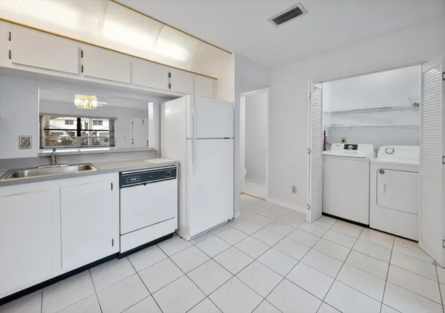 Photo 4 of Sale Pending at 621 NW 105th Way, Pembroke Pines, FL 33026 | MLS# F10541796 | Listing updated on 2026-09-14