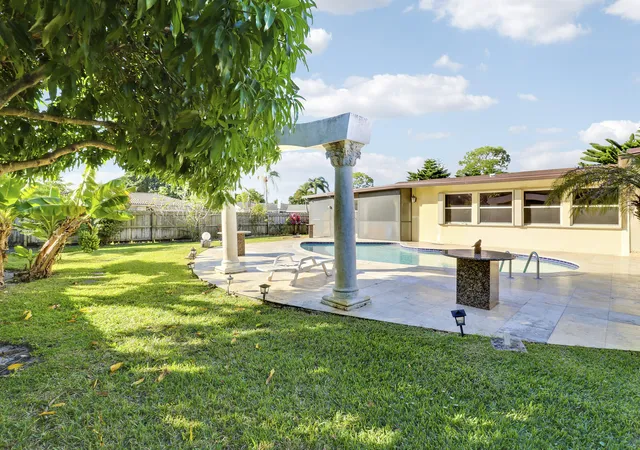 Photo 3 of Single family home for sale at 10868 Larch Ct, Palm Beach Gardens, FL 33418 | MLS# R11148681 | Listing updated on 2026-09-14