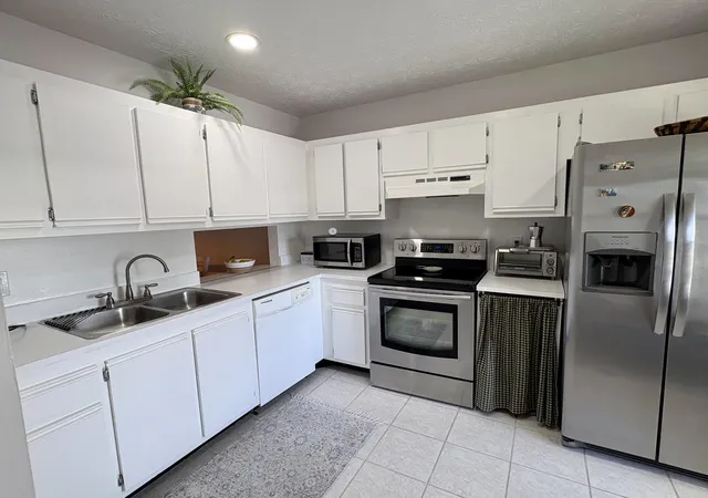 Photo 3 of Sale Pending at 1203 S Lakes End Dr #E-2, Fort Pierce, FL 34982 | MLS# R11150172 | Listing updated on 2026-09-14