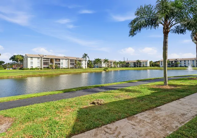 Photo 3 of Condo for sale at 1102 Green Pine Blvd #A1, West Palm Beach, FL 33409 | MLS# R11150218 | Listing updated on 2026-10-02